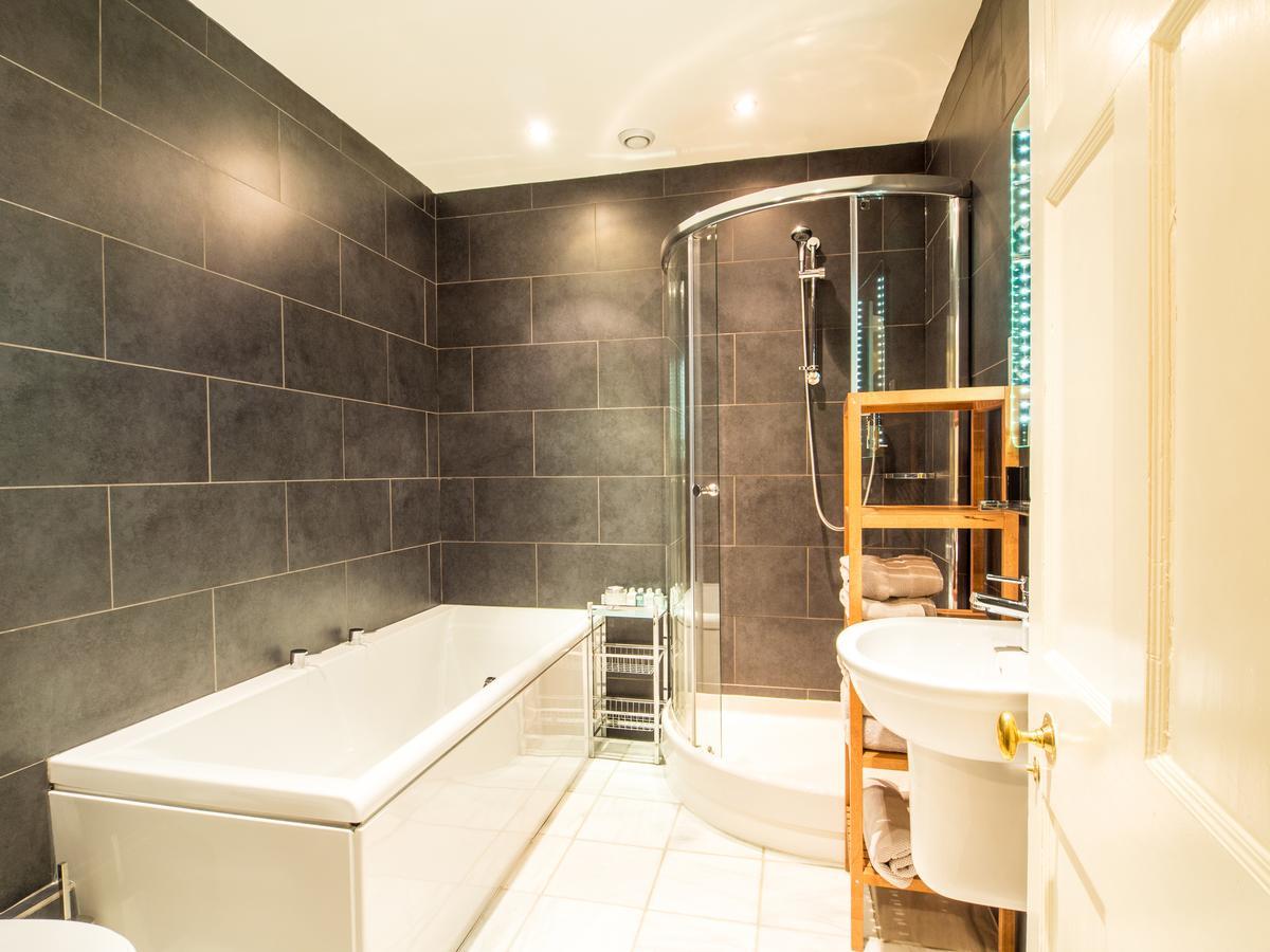 Six Brunton Place Guest House 에든버러 외부 사진