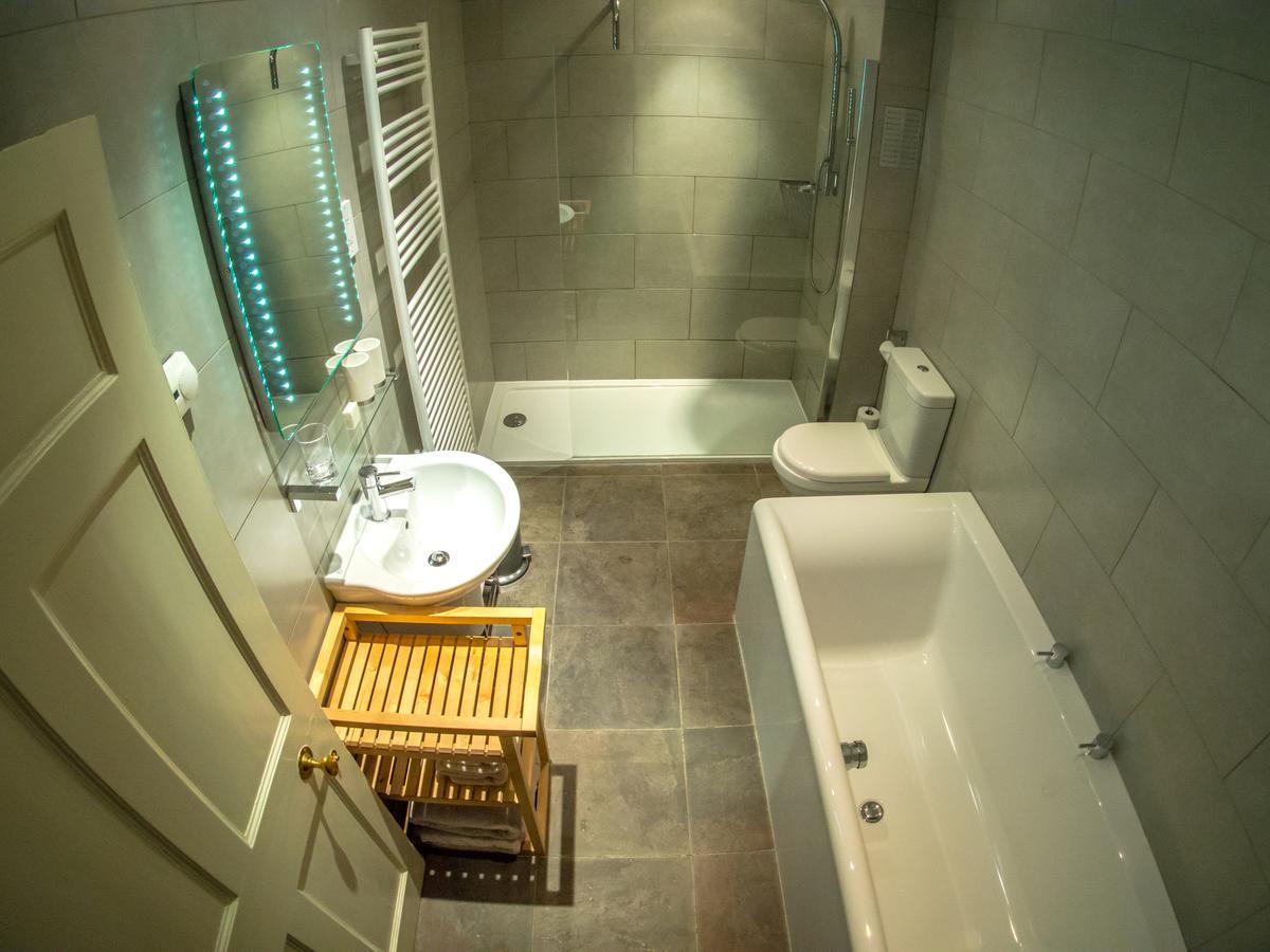 Six Brunton Place Guest House 에든버러 외부 사진